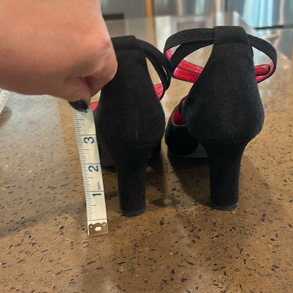 Donna Karan New York Black Suede High Heel Shoes. Size 6.5B - Picture 7 of 9